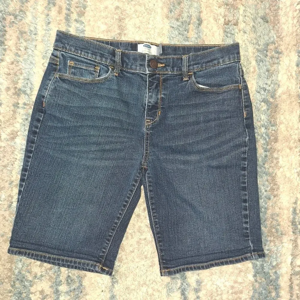 Old Navy Stretch Bermuda Shorts Set of 2 || GUC